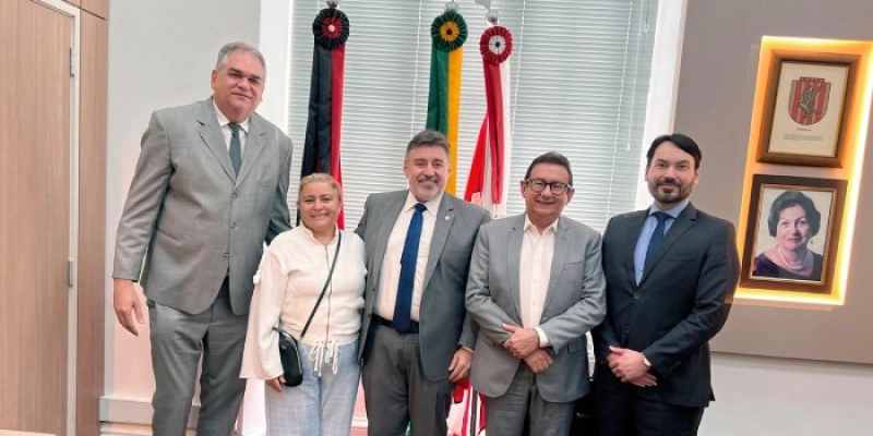 Comitiva de Coremas discute ampliação da Comarca com o presidente Fred Coutinho