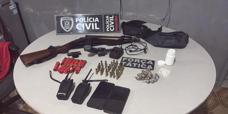 Polícias Civil e Militar prendem dois investigados por tráfico de drogas e apreendem armas de fogo