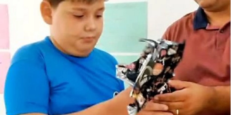 Prefeito Thially Aristóteles promove Páscoa Solidária com entrega de chocolates às crianças da rede municipal