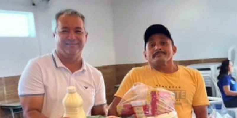 Prefeitura de São Francisco distribui 700 cestas básicas a famílias carentes