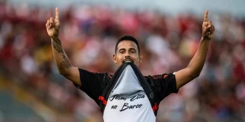 Sousa anuncia atacante Joelson para reforçar elenco na Série D