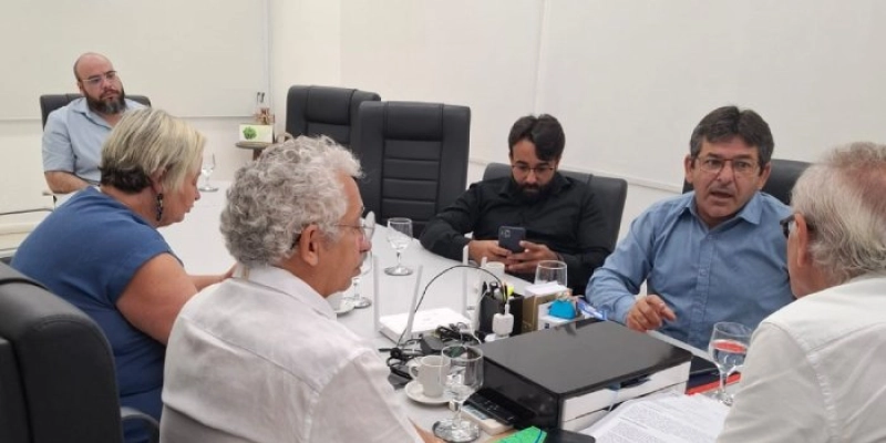 Cícero Lucena recebe comitiva da Prefeitura de Porto Belo (SC) para troca de experiências