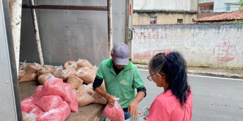 Governo da Paraíba distribui sementes durante Festa do Produtor Rural em Alagoa Nova