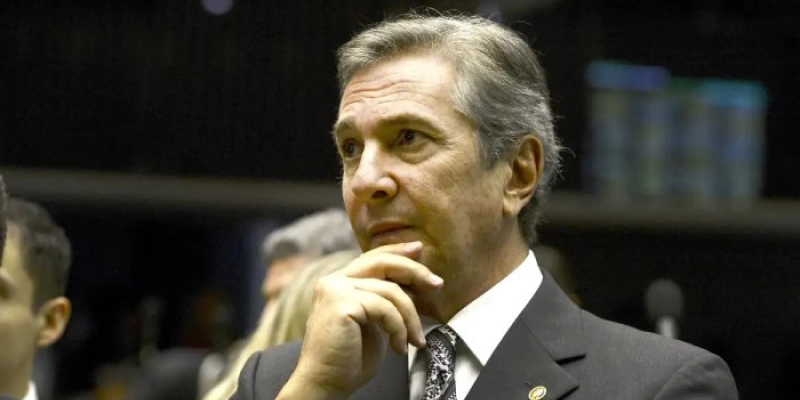 Fernando Collor é preso em Maceió para cumprir pena por corrupção e lavagem de dinheiro