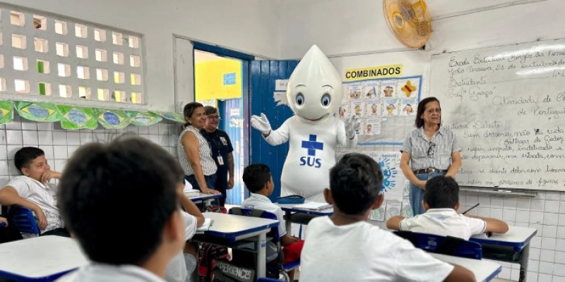 Saúde da Paraíba intensifica vacinação nas escolas para atualizar caderneta de crianças e adolescentes