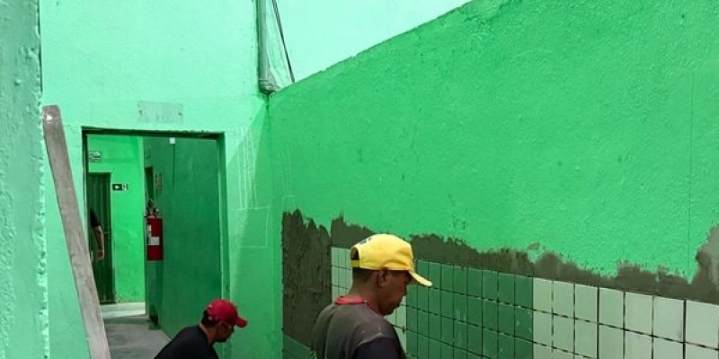 Prefeitura de Sousa inicia trabalho de revitalização do vestiário do Sousa Esporte Clube, no Marizão