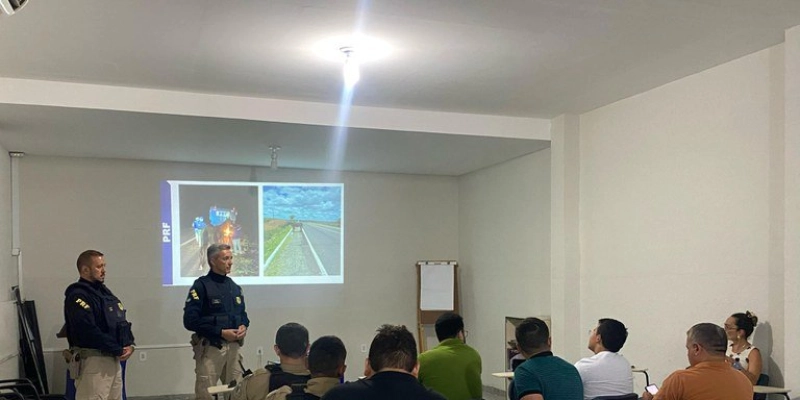 PRF na Paraíba e Prefeitura de Itaporanga alertam proprietários rurais sobre riscos de animais soltos em rodovias
