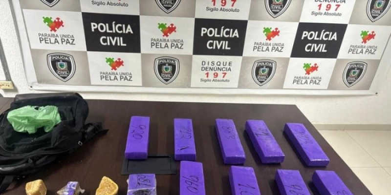 Polícia Civil apreende 10 quilos de maconha e moto com registro de roubo