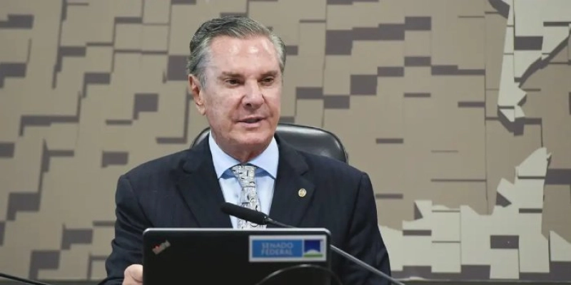 Ex-presidente Fernando Collor deixa presídio para cumprir pena em casa