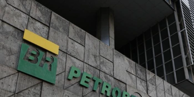 Petrobras reduz preço do diesel em R$ 0,12 para distribuidoras