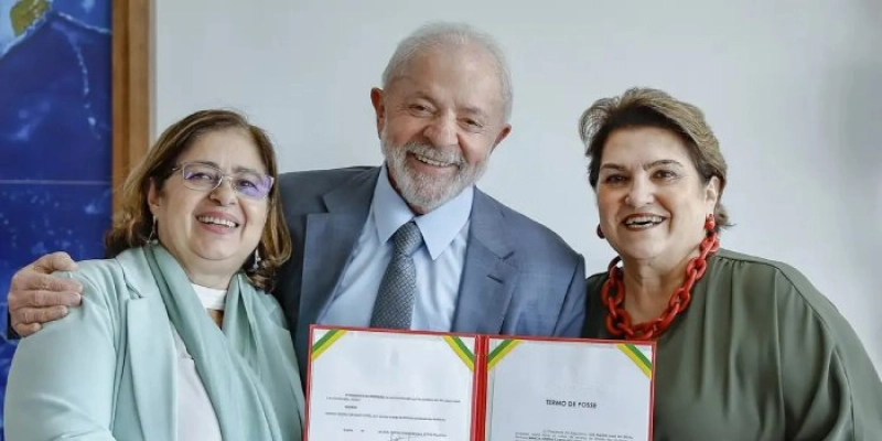 Lula empossa Márcia Lopes no Ministério das Mulheres