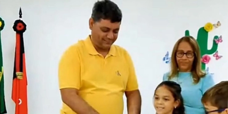 Com novo fardamento e estrutura, alunos de Vieirópolis têm educação valorizada