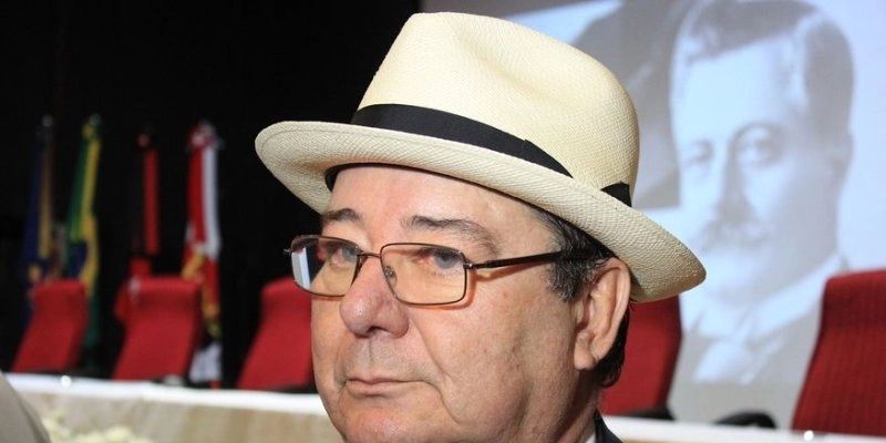 Arthur Cunha Lima permanece hospitalizado; boato de morte gera confusão