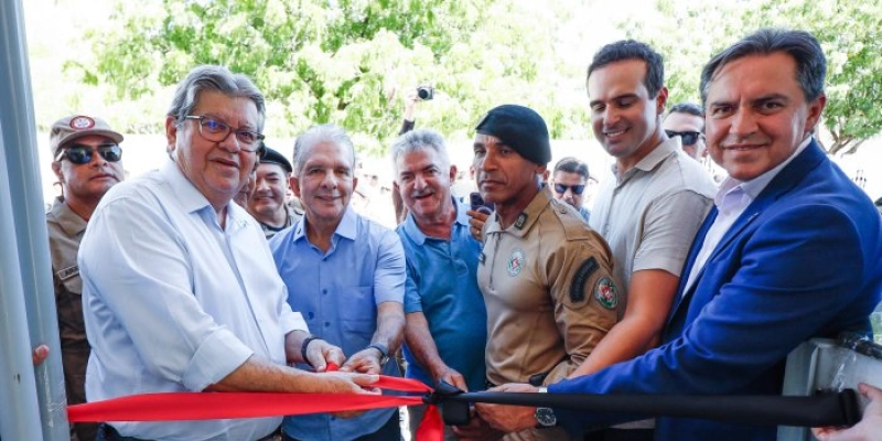 João Azevêdo entrega nova estrutura do Comando de Policiamento Regional II no Sertão