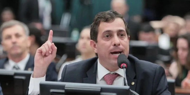 Gervásio Maia amplia espaço em Brasília e assume vice-liderança da Maioria na Câmara