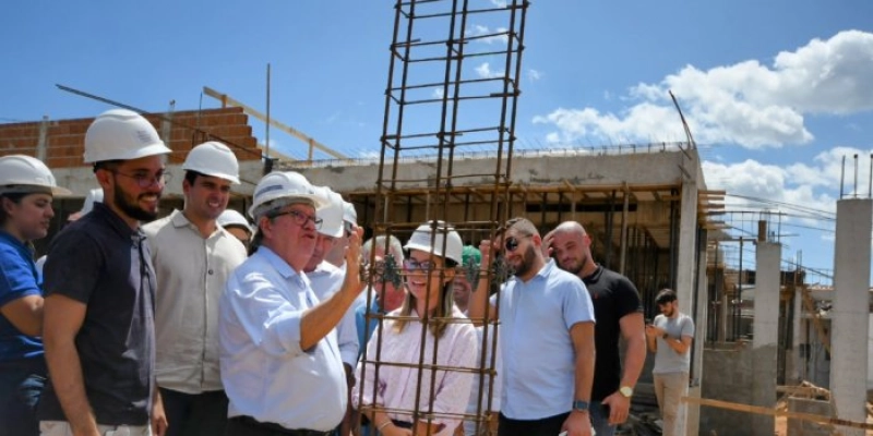 João Azevêdo entrega Centro de Formação de Professores e inspeciona obras de ampliação do Hospital Regional de Itaporanga