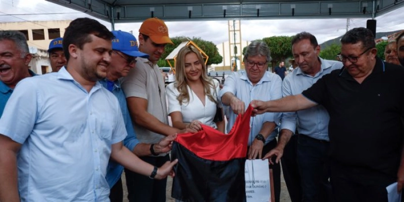 João Azevêdo entrega PB-356 e assegura desenvolvimento econômico do Vale do Piancó