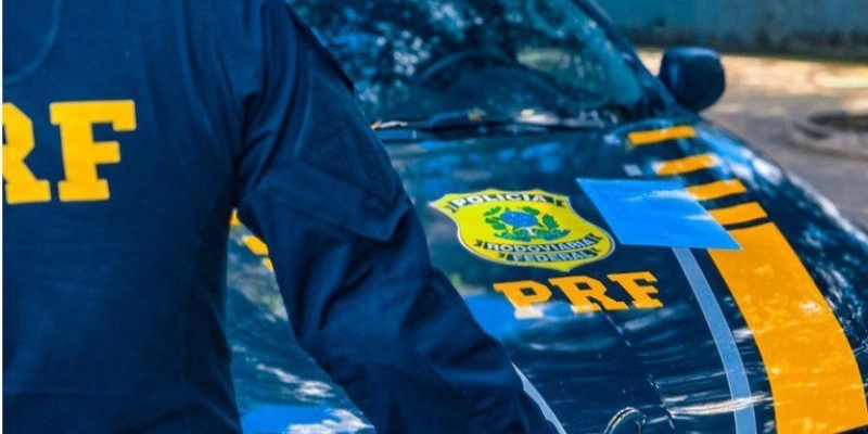 PRF na Paraíba localiza moto furtada e detém homem com mandado de prisão preventiva por roubo