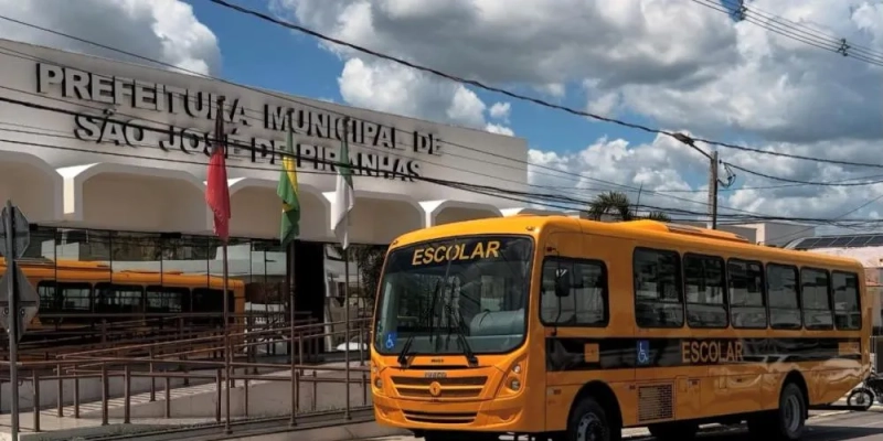 São José de Piranhas garante transporte escolar para estudantes da zona rural e universitários