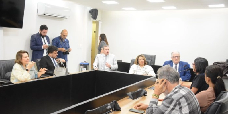 Aprovado projeto que reserva 10% das vagas em concursos para estudantes da rede pública