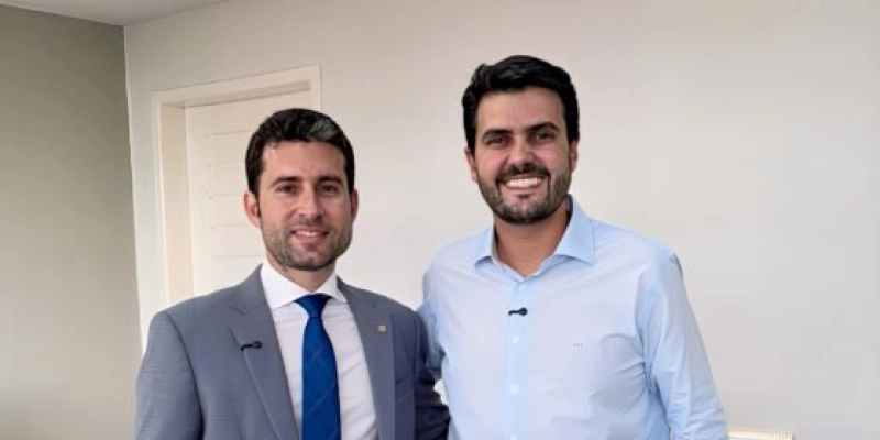 Deputado Michel Henrique garante reforma de escola histórica em Monteiro após reunião com secretário de Educação