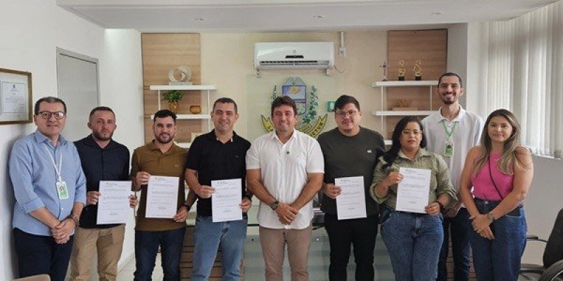 Helder Carvalho dá posse a cinco candidatos aprovados no último concurso público da Prefeitura de Sousa