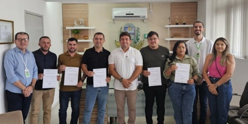 Prefeito Helder Carvalho dá posse a cinco candidatos aprovados no último concurso público da Prefeitura de Sousa