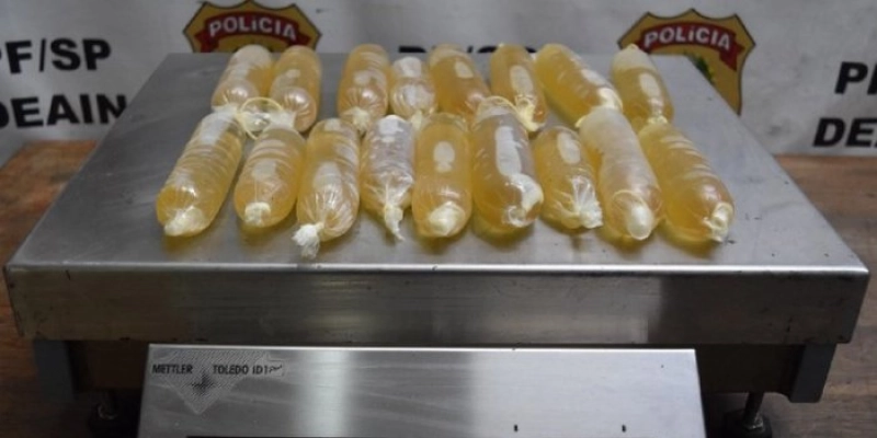 PF prende passageira por tráfico internacional de drogas