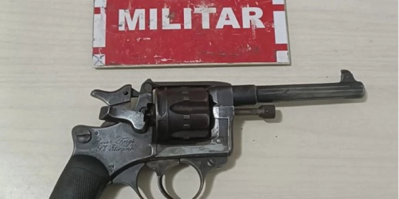 Polícia Militar prende homem por porte ilegal de arma de fogo em Uiraúna
