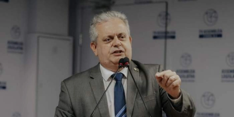 Lei de Bosco Carneiro isenta motoboys e transportadores de turismo do IPVA na Paraíba