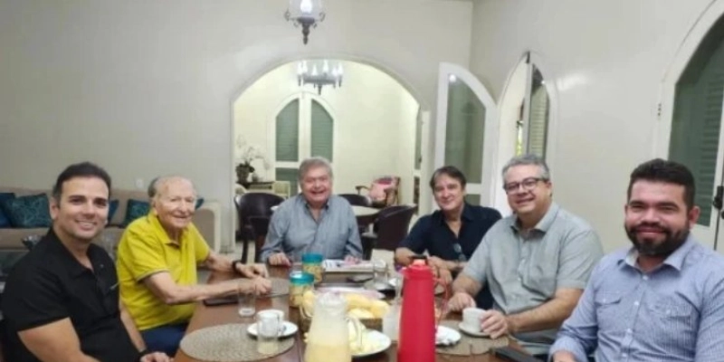 Post de Enivaldo Ribeiro com Dalton Gadelha acende especulações e movimenta bastidores políticos em Sousa