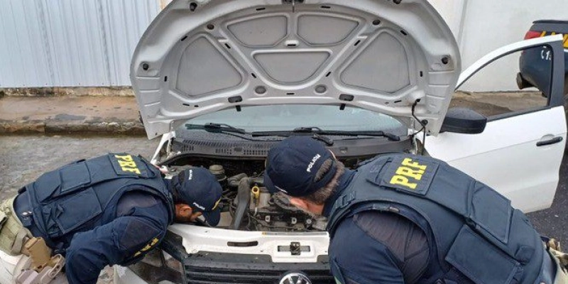 PRF recupera dois automóveis com registro de roubo/furto ocorridos em Pernambuco