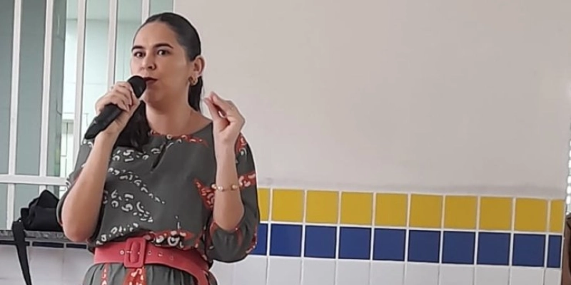 Psicóloga da Prefeitura Municipal de Vieirópolis, Polliany Abrantes Antunes palestra sobre a importância da família na sociedade e na escola