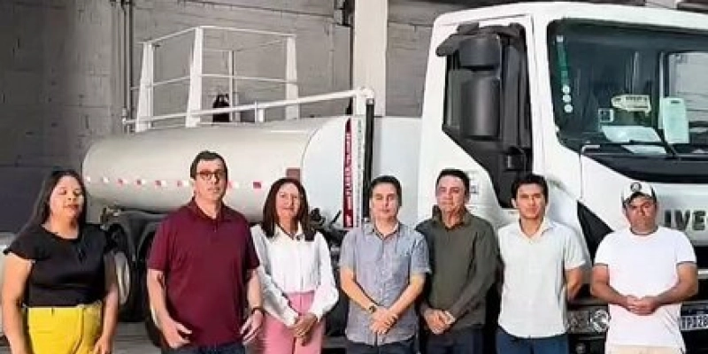 Com apoio de Gervásio Maia, Codevasf entrega caminhão-pipa ao município de Mato Grosso
