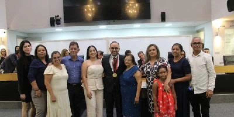 ALPB entrega medalha de mérito ao jornalista Wallisson Bezerra