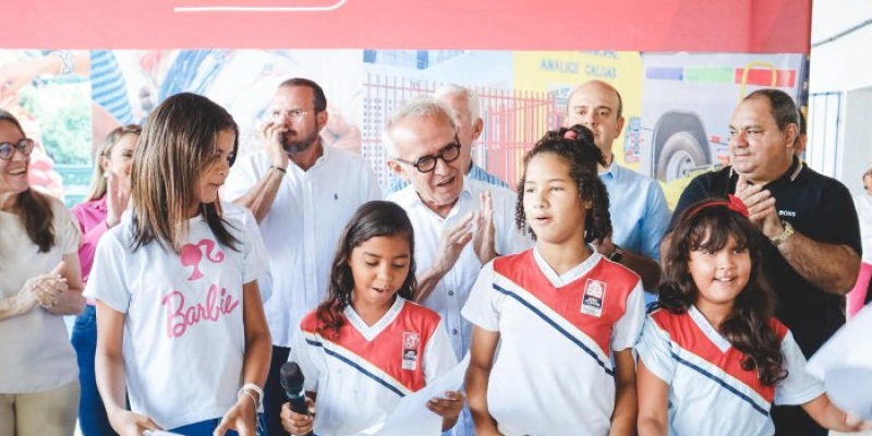 Cícero Lucena autoriza construção de quadra poliesportiva na Escola Santos Dumont, no Varadouro