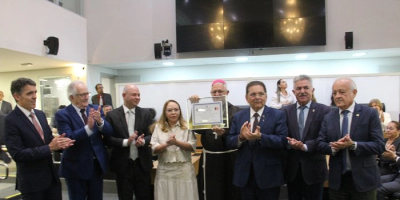 ALPB concede título de cidadão paraibano ao arcebispo Dom Delson