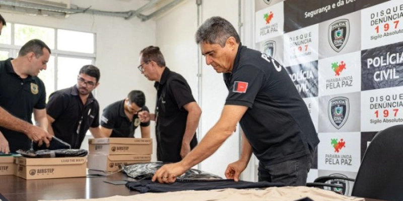 Polícia Civil entrega novos fardamentos a servidores de unidades especializadas em João Pessoa