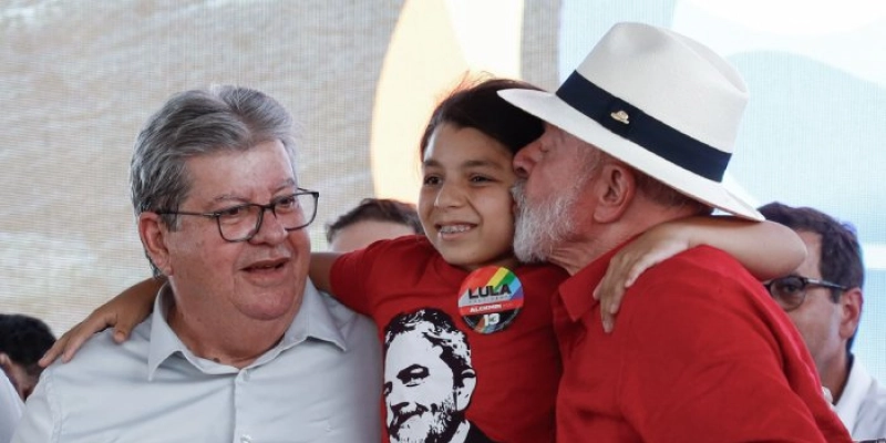 Ao lado de Lula, João Azevêdo participa da entrega do 1º Trecho do Ramal do Apodi e celebra obras de segurança hídrica
