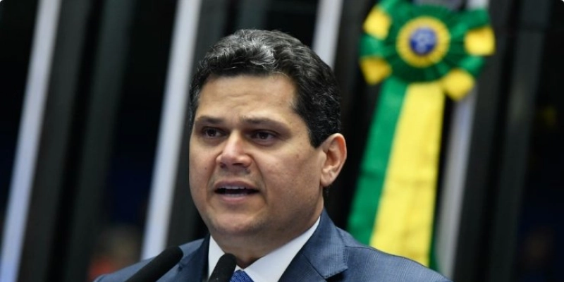 Na Paraíba, Davi Alcolumbre denuncia “usurpação” de competências do Congresso por Lula