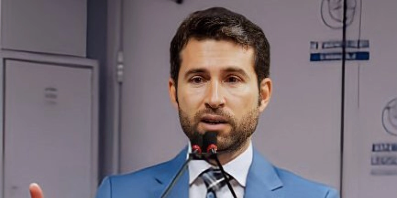 Michel Henrique parabeniza vereadores de Monteiro pela aprovação histórica das emendas impositivas