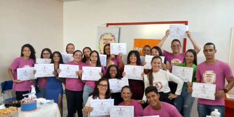 Cendac encerra curso de Operador de Caixa com entrega de certificados