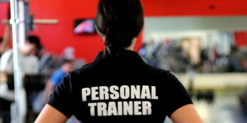Procon notifica mais de 20 academias sobre lei que garante acesso do personal trainer sem taxa extra