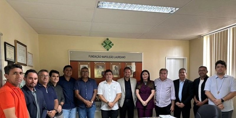 Em reunião, prefeito Helder define o início do atendimento no Centro oncológico no Laureano de Sousa