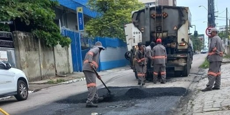 Operação Tapa-buraco da Seinfra atendeu mais de 250 solicitações dTítuloa população no mês de maio
