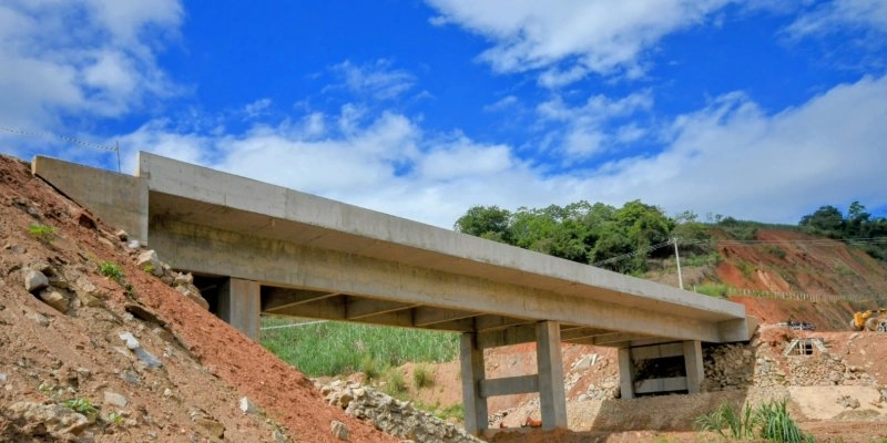 João Azevêdo inspeciona obras de infraestrutura rodoviária e autoriza investimentos em abastecimento de água em municípios do Brejo