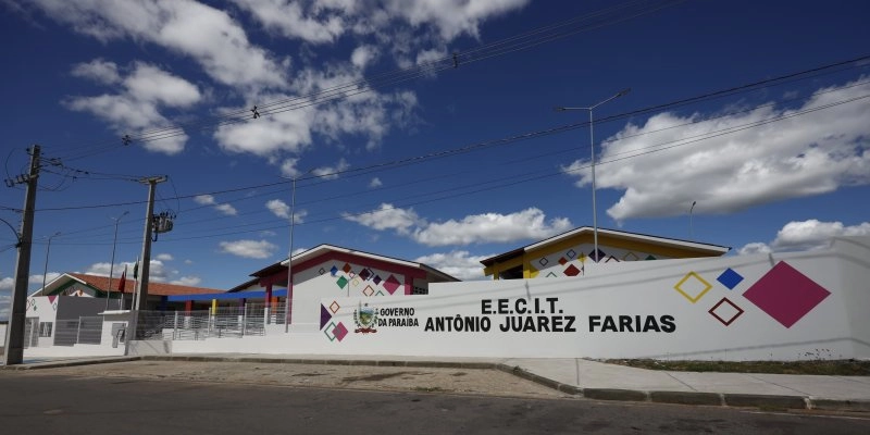 João Azevêdo inaugura escola e inspeciona obras da adutora do Curimataú em Cabaceiras e Boqueirão
