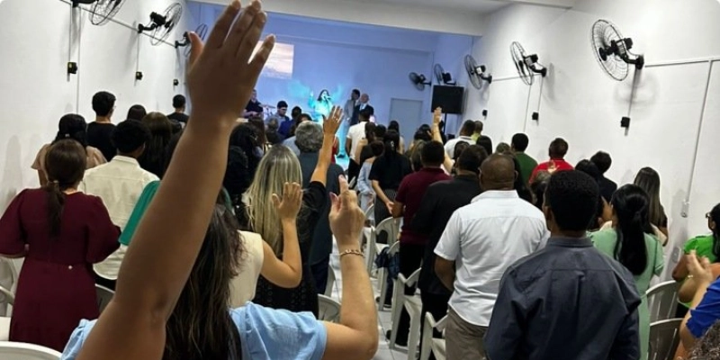 Censo 2022 revela queda do catolicismo e avanço dos evangélicos na Paraíba e no Brasil