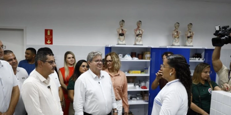 João Azevêdo entrega escola em Boa Vista e destaca investimentos do Governo na educação da Paraíba