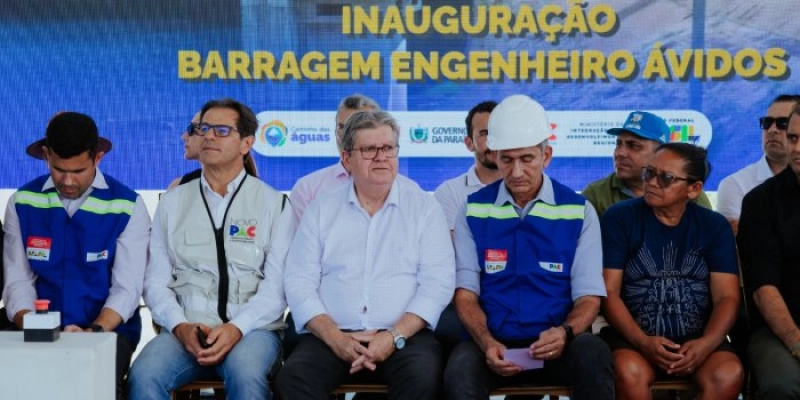 João Azevêdo e ministro Waldez Góes entregam obra de recuperação de Barragem em Cajazeiras